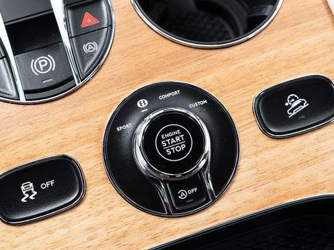 New 2025 Bentley Bentayga Extended Wheelbase image 32