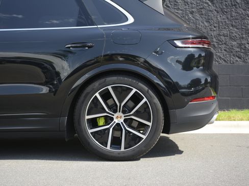 Certified 2025 Porsche Cayenne S AWD/4WD image 43