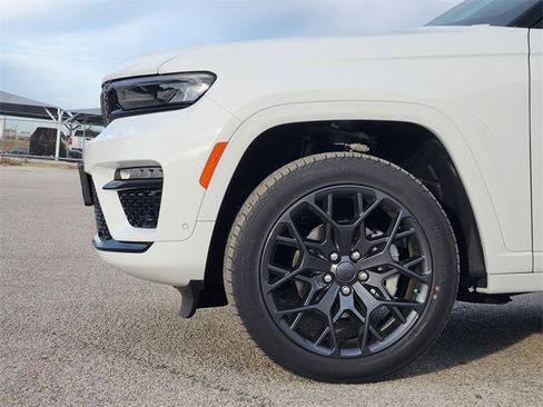 New 2025 Jeep Grand Cherokee Summit image 5