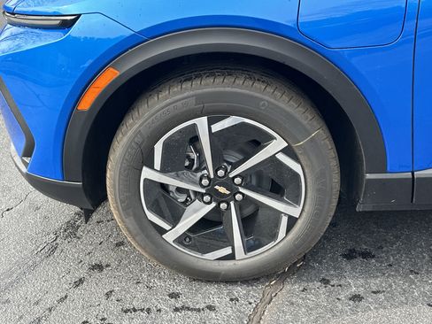 New 2026 Chevrolet Equinox EV LT image 11