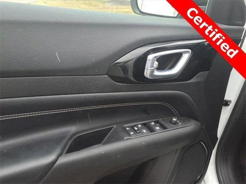 Certified 2022 Jeep Compass Altitude image 9