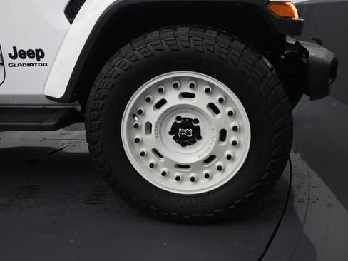 Used 2021 Jeep Gladiator Sport AWD/4WD image 33