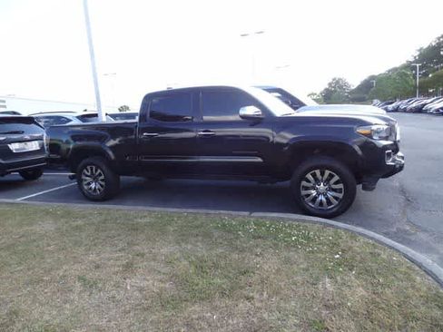 Used 2023 Toyota Tacoma Limited AWD/4WD image 5