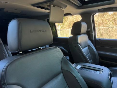 Used 2020 GMC Yukon XL Denali w/ Denali Premium Package image 37