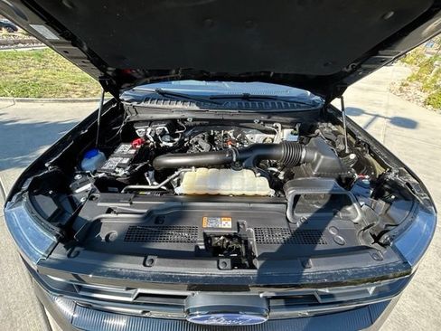 Used 2025 Ford Expedition Active AWD/4WD image 35