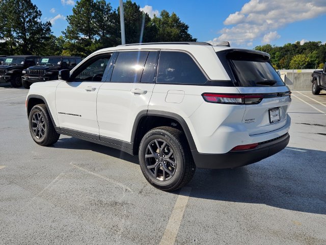 New 2027 Jeep Grand Cherokee Altitude RWD image 9