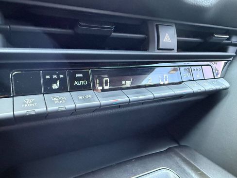 Used 2024 Toyota Crown AWD/4WD image 39