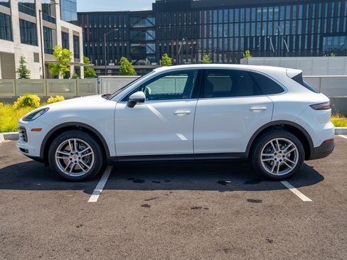 Certified 2022 Porsche Cayenne AWD/4WD image 2