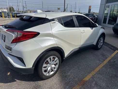 Used 2019 Toyota C-HR LE image 3