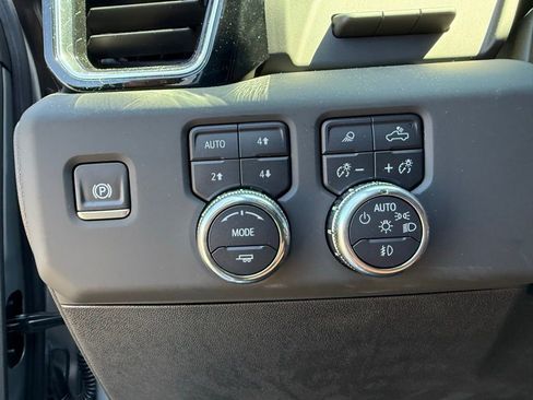 Used 2025 GMC Sierra 2500 Denali Ultimate image 32