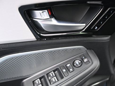 Certified 2025 Acura MDX SH-AWD image 9
