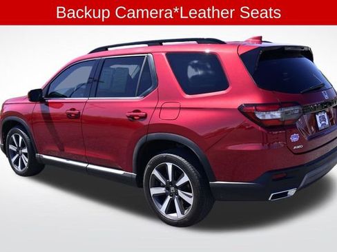 Used 2023 Honda Pilot Touring image 3