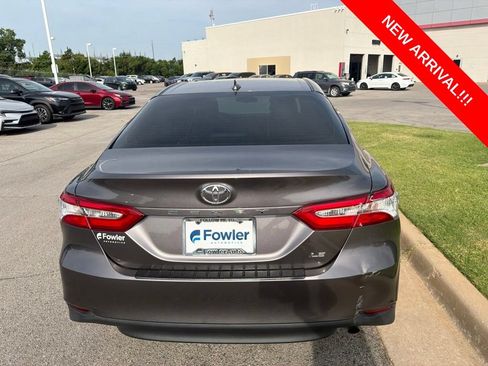 Used 2020 Toyota Camry LE FWD image 5