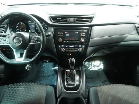 Used 2017 Nissan Rogue SV AWD/4WD image 14
