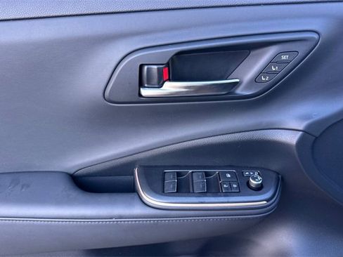 Used 2023 Toyota Crown Limited image 14