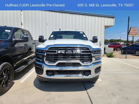 Used 2025 RAM 2500 Big Horn AWD/4WD image 2