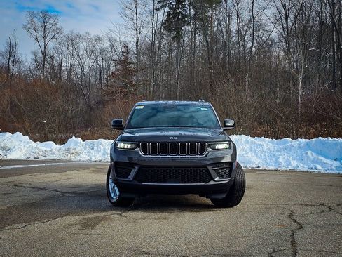 New 2025 Jeep Grand Cherokee Laredo X w/ Luxury Tech Group I image 9