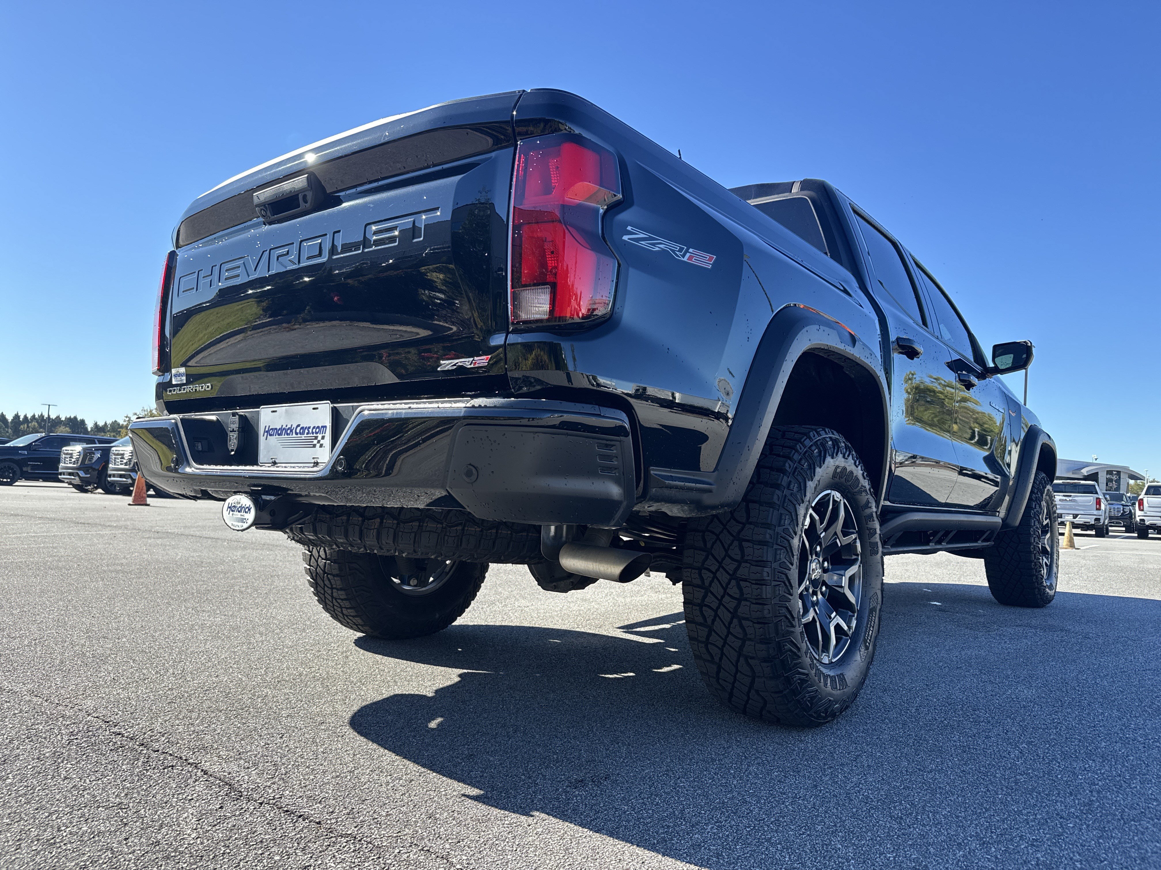 Used 2025 Chevrolet Colorado ZR2 w/ Technology Package AWD/4WD image 10