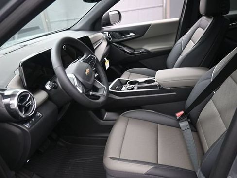 New 2026 Chevrolet Equinox LT w/ Convenience Package II FWD image 8