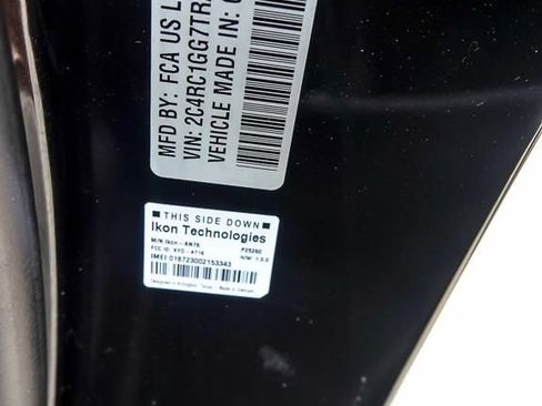 Used 2026 Chrysler Pacifica Limited FWD image 30