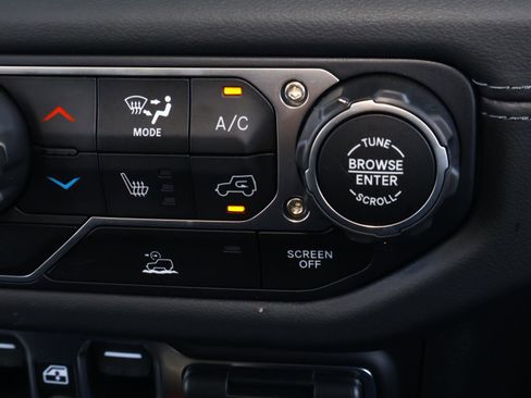 Used 2025 Jeep Gladiator Sport AWD/4WD image 24