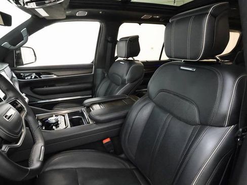 Used 2022 Jeep Grand Wagoneer Series II w/ Premium Group II image 9