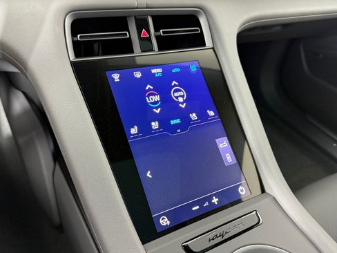 Certified 2026 Porsche Taycan AWD/4WD image 29