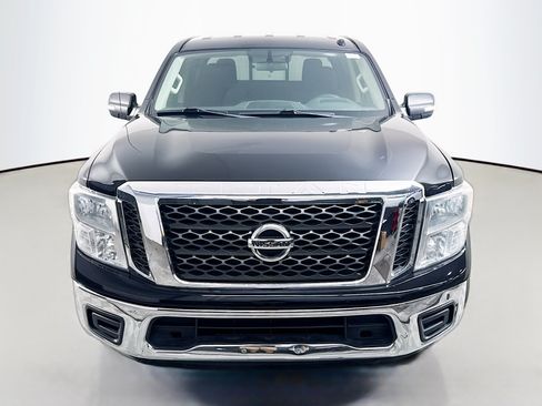 Used 2017 Nissan Titan SV RWD image 2
