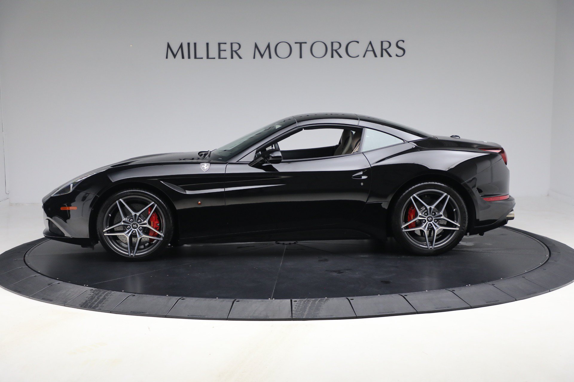 Certified 2016 Ferrari California T RWD image 27