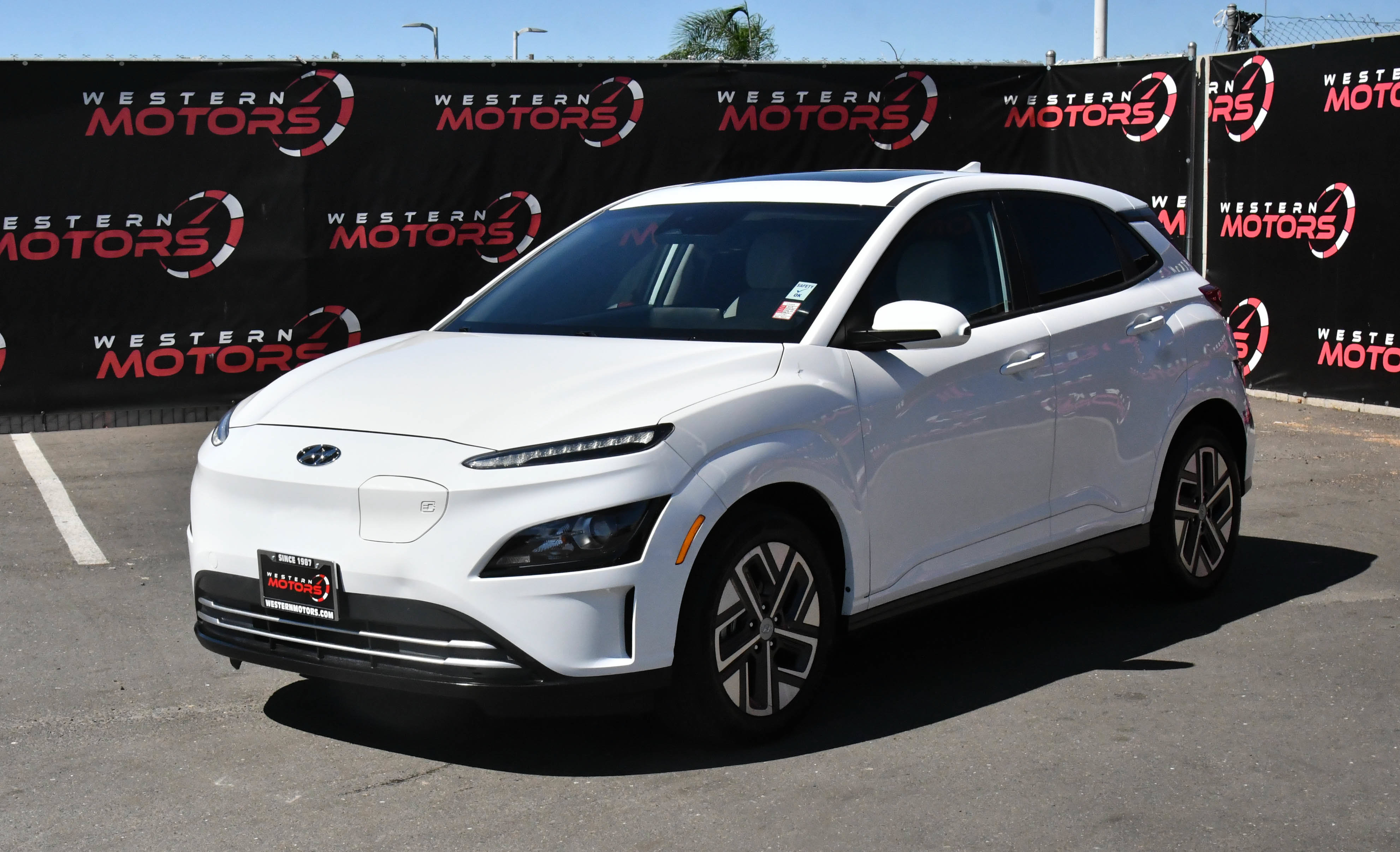 Used 2023 Hyundai Kona SEL w/ Cargo Package FWD image 3