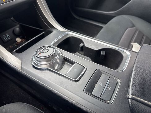 Used 2020 Ford Fusion SE image 16