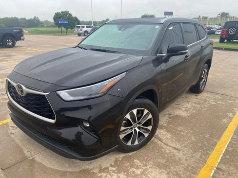 Used 2022 Toyota Highlander XLE FWD image 11