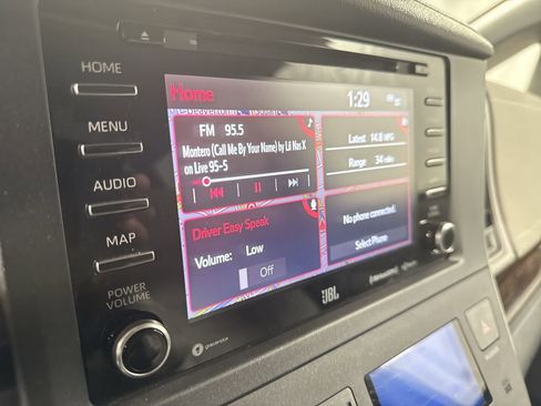 Used 2020 Toyota Sienna Limited image 25