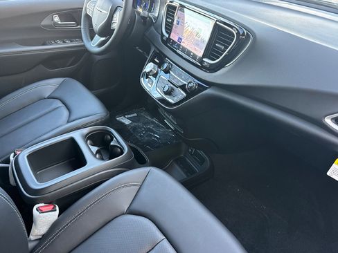 New 2026 Chrysler Voyager LX image 16