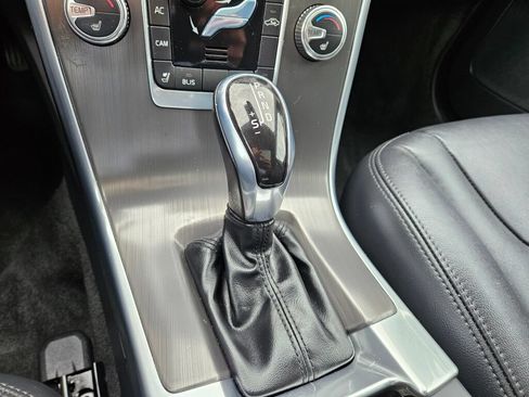 Used 2015 Volvo XC60 T5 AWD/4WD image 32