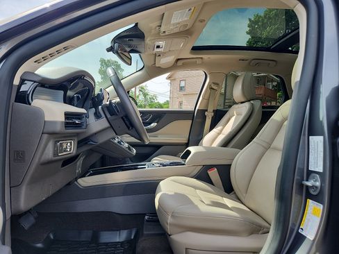 Used 2022 Lincoln Corsair AWD w/ Premium Package image 13