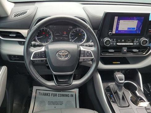 Used 2023 Toyota Highlander XLE FWD image 12