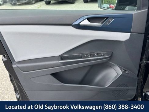 Certified 2023 Volkswagen Taos SE w/ Panoramic Sunroof Package AWD/4WD image 33