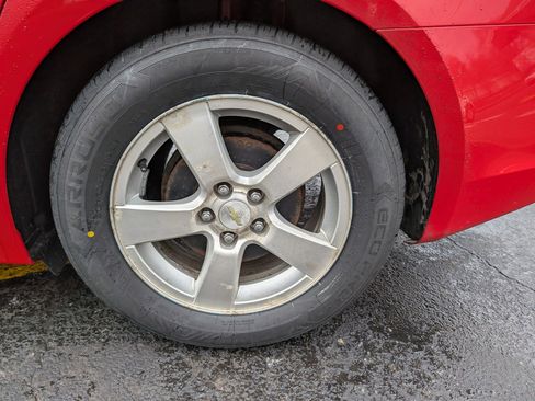 Used 2014 Chevrolet Cruze LT image 12