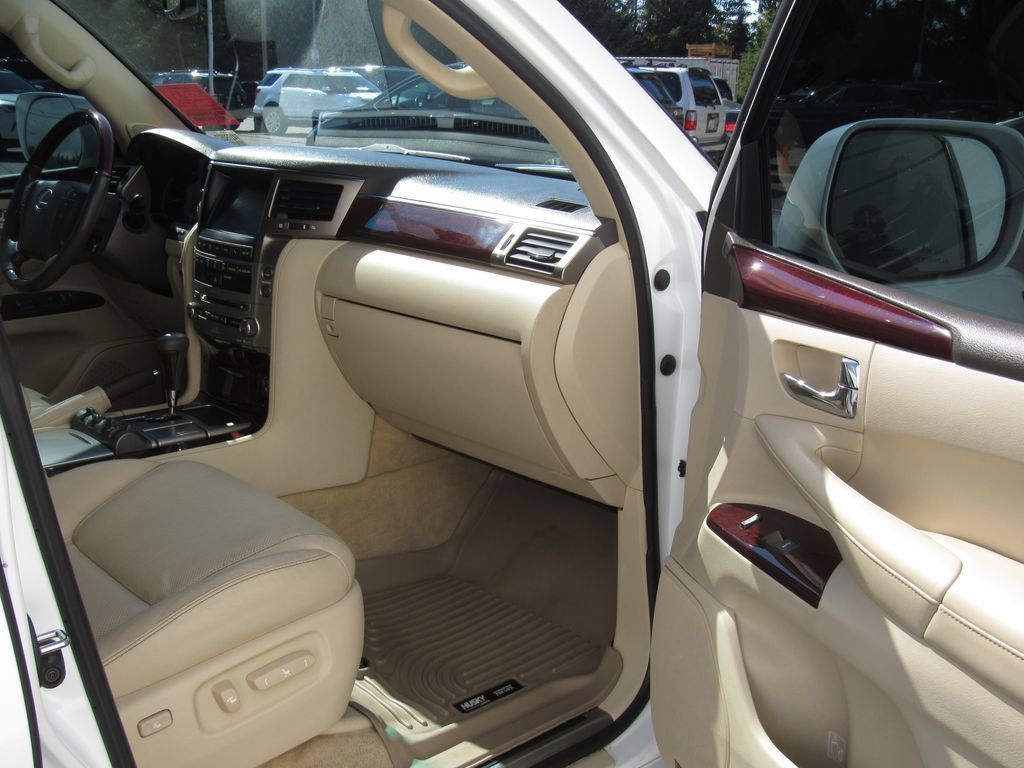 Used 2015 Lexus LX 570 4WD w/ Luxury Package image 17