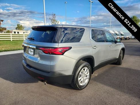 Used 2023 Chevrolet Traverse LS image 8