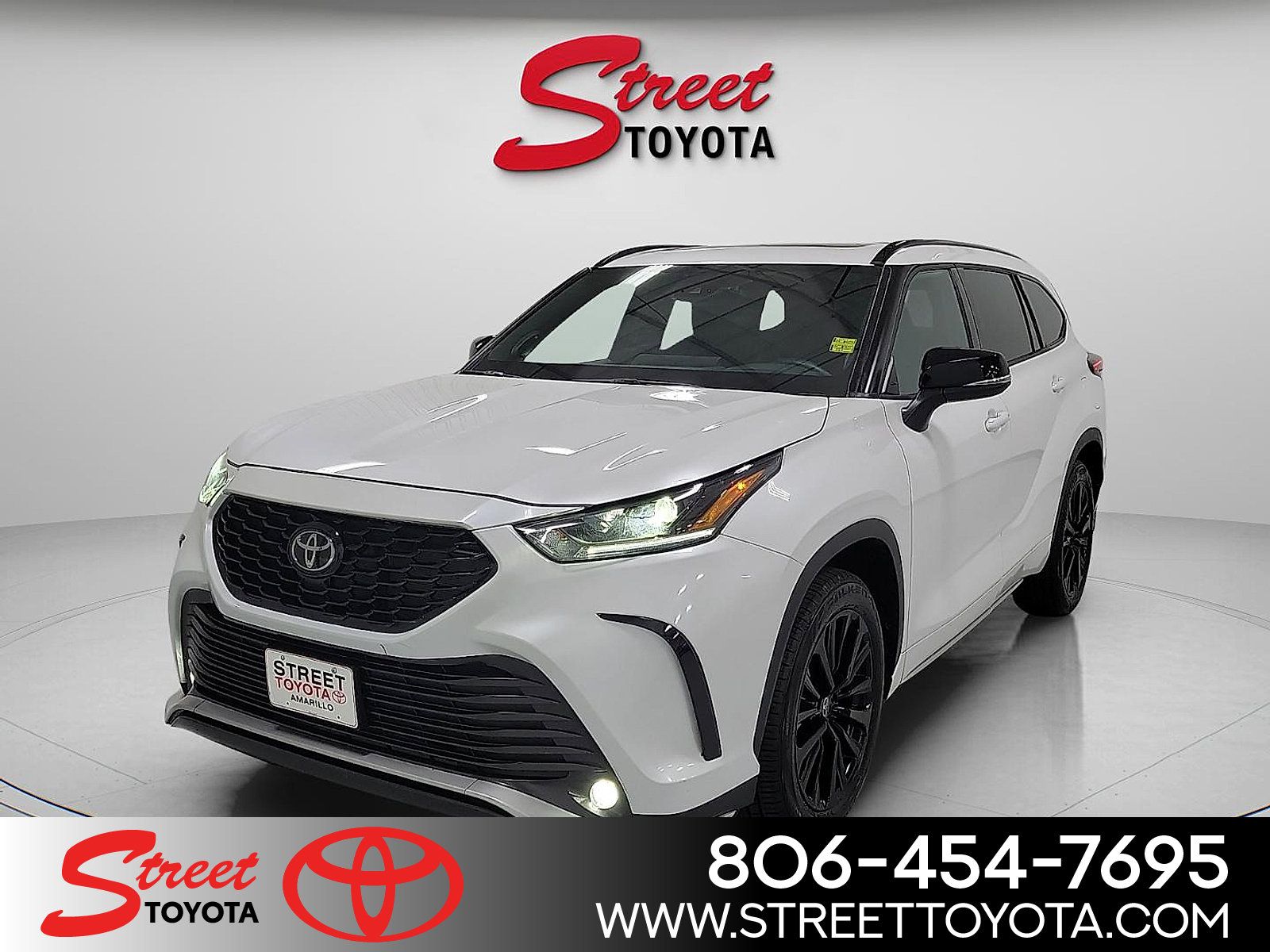 Certified 2025 Toyota Highlander XSE AWD/4WD image 1