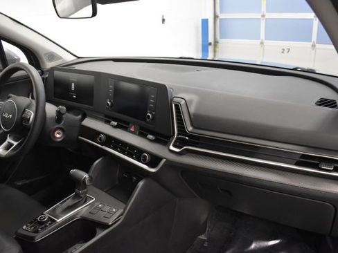 Used 2025 Kia Sportage LX image 28