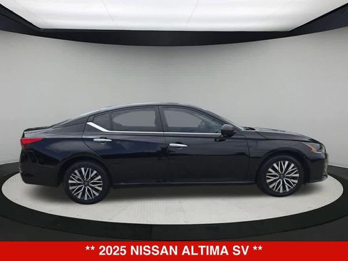 Used 2025 Nissan Altima 2.5 SV FWD image 7