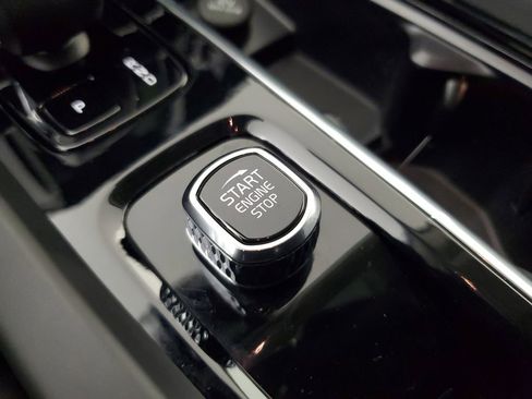 Certified 2023 Volvo XC60 B5 Core image 35