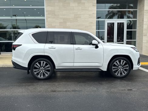 Used 2025 Lexus LX 600 4WD w/ Luxury Package image 3
