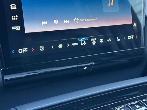 New 2025 Lincoln Navigator L Reserve w/ Jet Appearance Package image 18