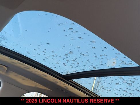 Used 2025 Lincoln Nautilus Reserve image 2