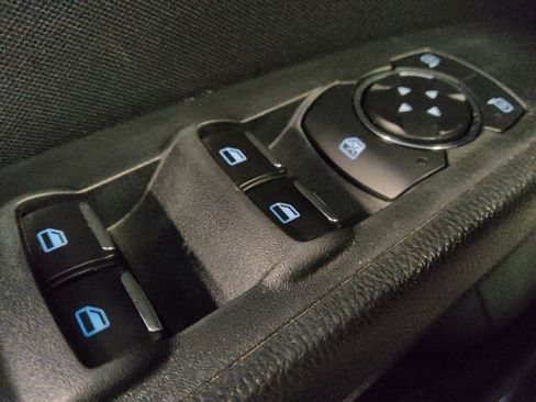 Used 2019 Ford Fusion SE FWD image 27