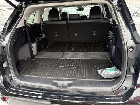 Certified 2023 Toyota Highlander XLE image 8
